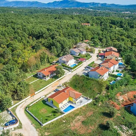 D G בית נופש *