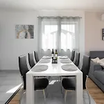 Nyaraló D G Labin