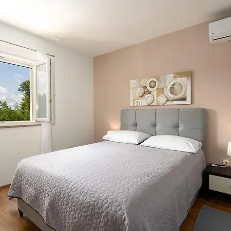 D G * Labin (Istria)